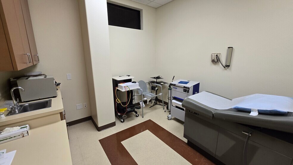 More Photos Of 11706 Fallbrook Dr, Houston Medical For Lease