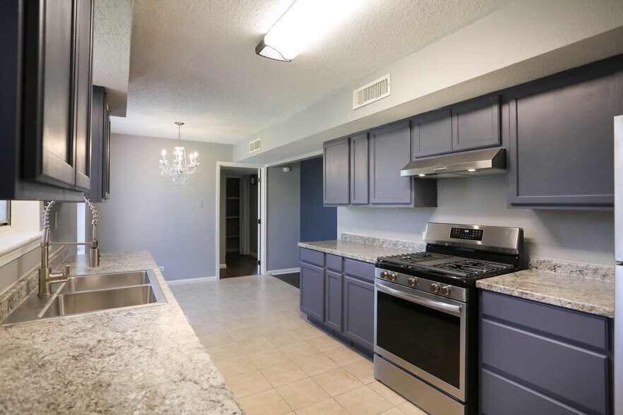 More Photos Of 309 Calgary Ave, San Antonio Apartments For Sale