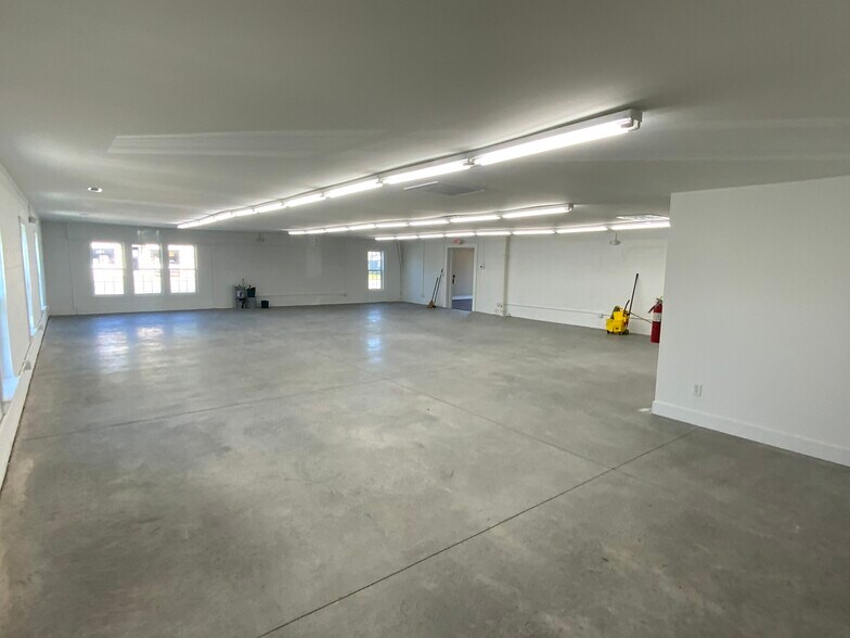 More Photos Of 805 S Clinton Ave, Dunn Auto Repair For Sale