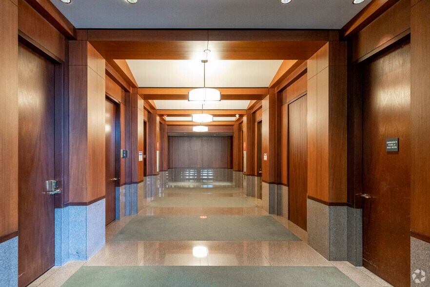 More Photos Of 3535 Grandview Pky, Birmingham Office For Lease