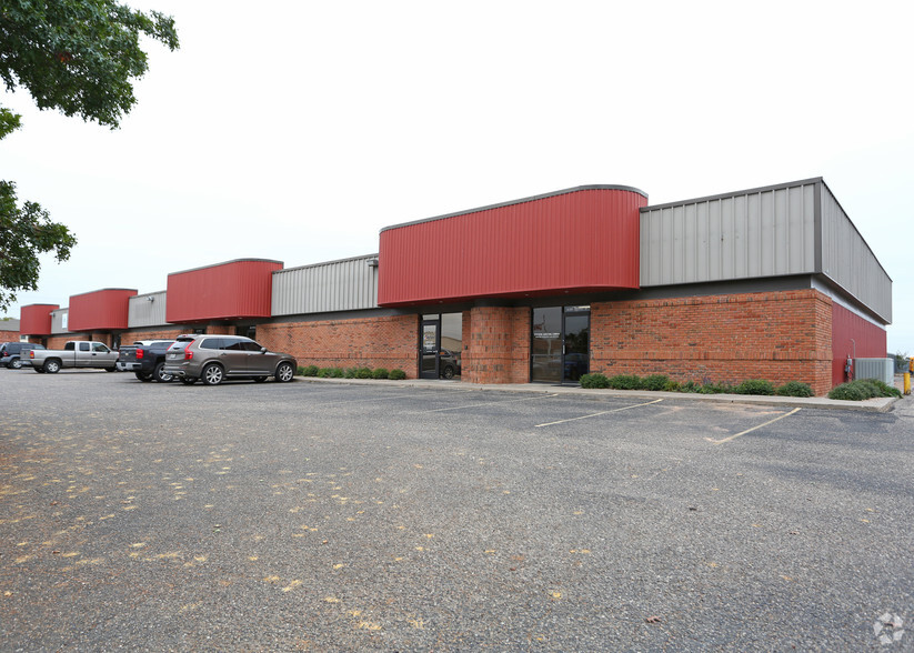 Primary Photo Of 6310 Genoa Ave, Lubbock Office For Lease