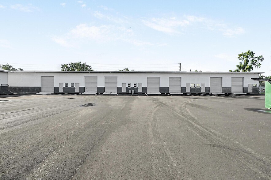 Primary Photo Of 4926 Old Winter Garden Rd, Orlando Warehouse For Lease