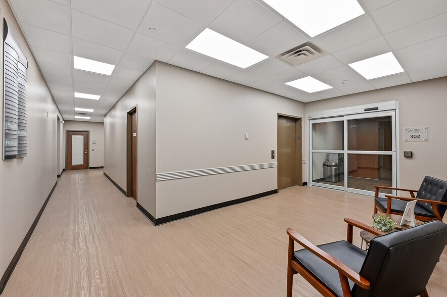 More Photos Of 2401 Ravine Way, Glenview Office For Lease