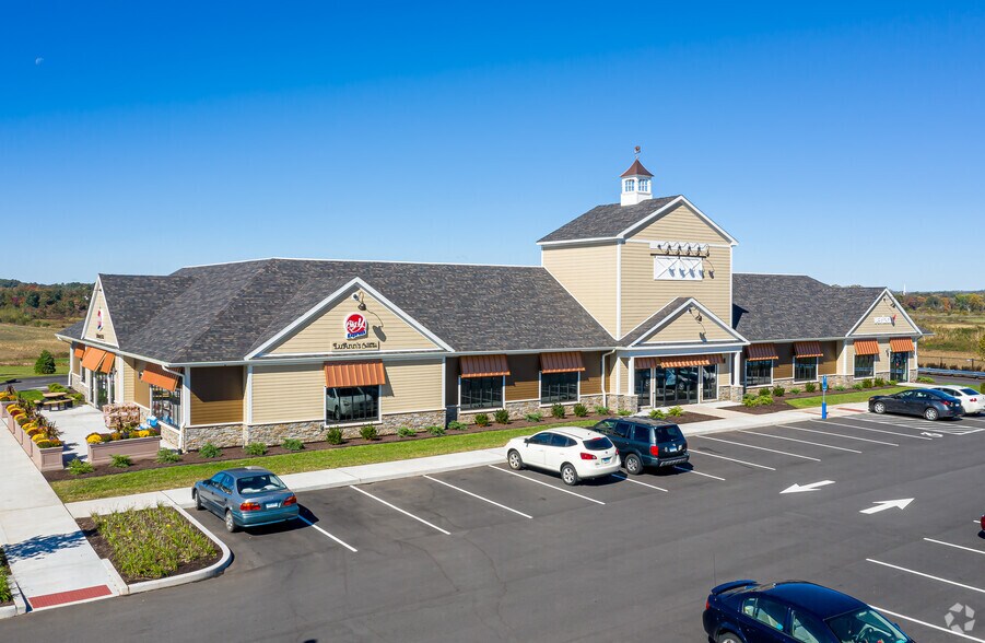 More Photos Of 140 West Rd, Ellington Freestanding For Lease