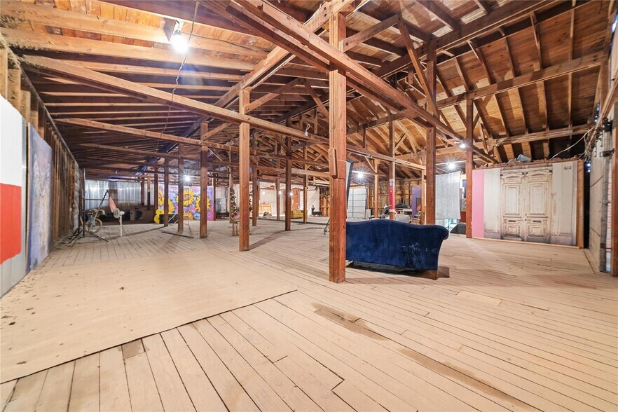 More Photos Of 1403 Blake Dr, Brownwood Warehouse For Sale