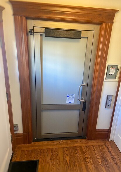 More Photos Of 700 Franklin St, Napa Office For Lease