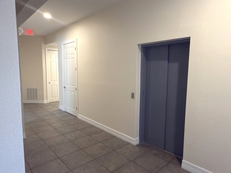 More Photos Of 8379 Gasparilla Rd, Port Charlotte Office For Sale