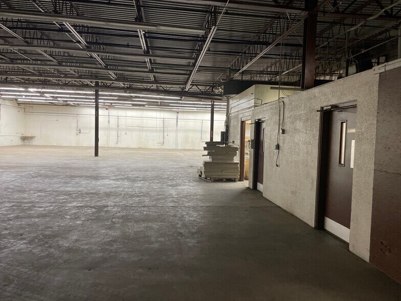 More Photos Of 6 Treadeasy Ave, Batavia Warehouse For Lease