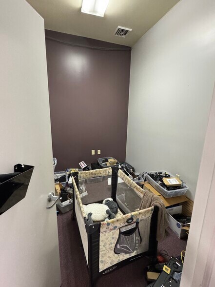 More Photos Of 684 W Main St, New Holland Office For Lease