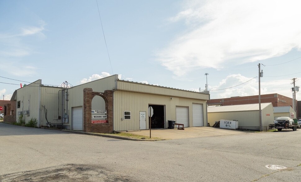Primary Photo Of 118 E Davis St, Stockton General Retail For Sale