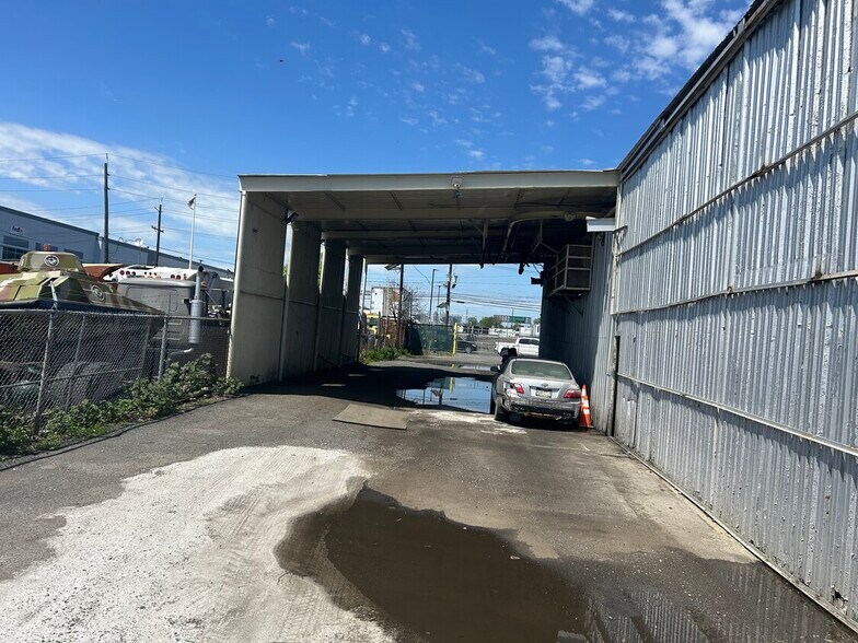 More Photos Of 184-188 Doremus Ave, Newark Distribution For Sale