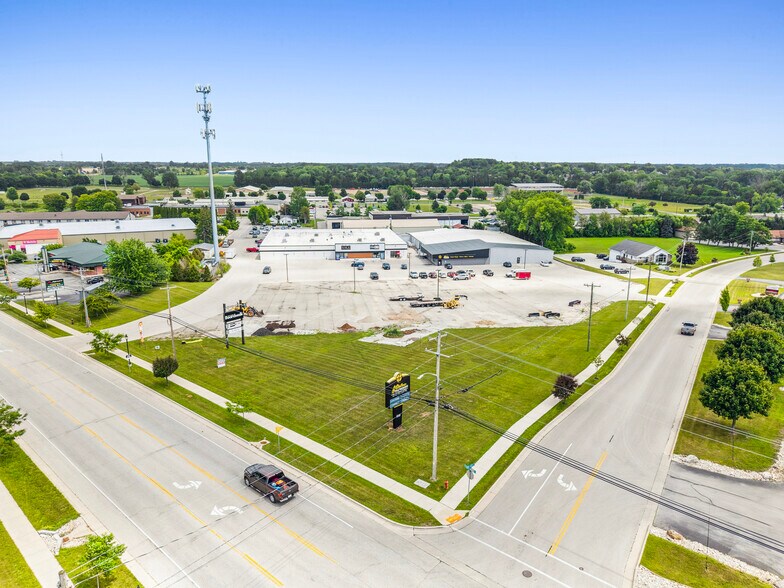 More Photos Of 1019 Egg Harbor Rd, Sturgeon Bay General Retail For Lease