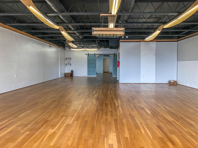 More Photos Of 4292 Railroad Ave, Tucker Storefront For Sale