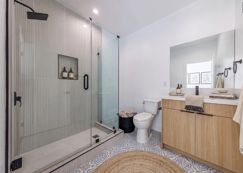 More Photos Of 1330 S Longwood Ave, Los Angeles Apartments For Sale