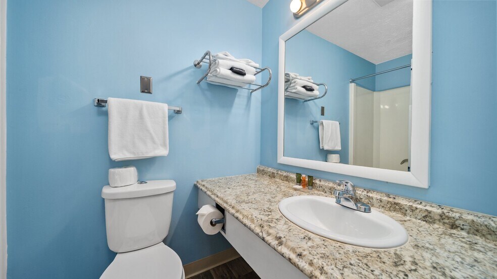 More Photos Of 1010 E Front St, Traverse City Hotel For Sale