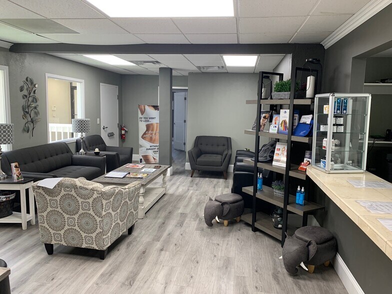 More Photos Of 1 Oakwood Park, Castle Rock Medical For Lease