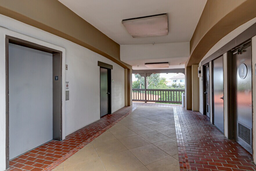 More Photos Of 25550 Hawthorne Blvd, Torrance Medical For Lease