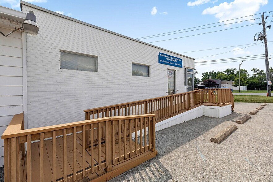 More Photos Of 7102 E Pendleton Pike, Indianapolis Office For Sale