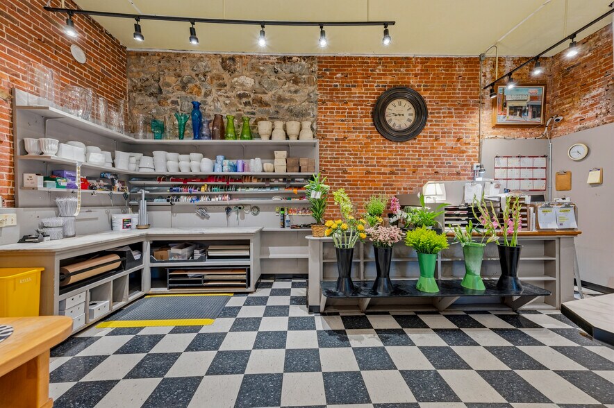 More Photos Of 102 W Main St, Grass Valley General Retail For Sale