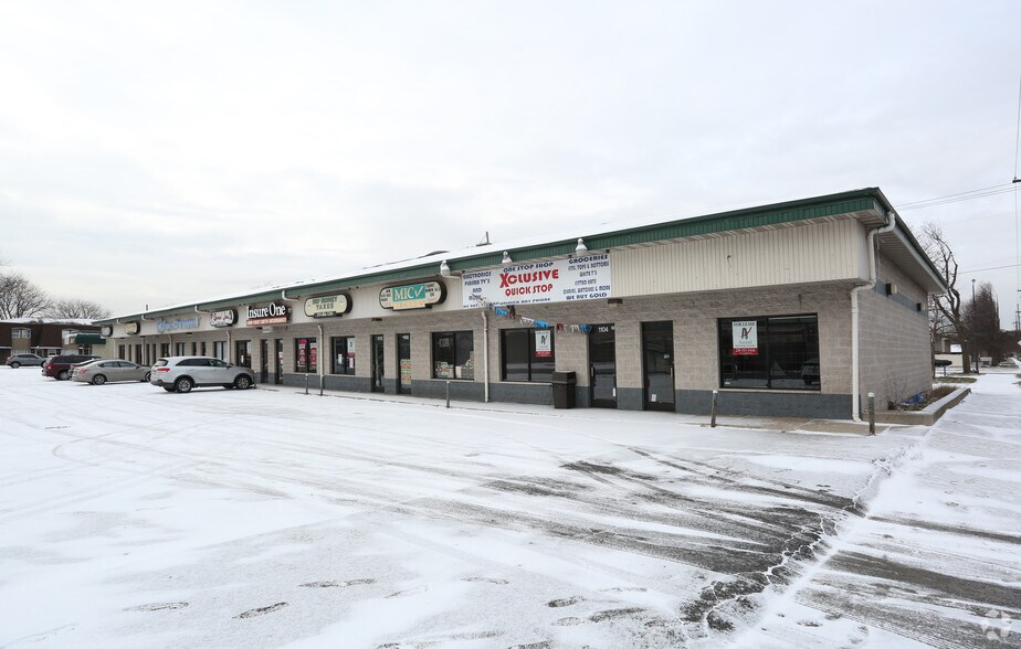 More Photos Of 1100-1200 Broadway, Gary Unknown For Lease