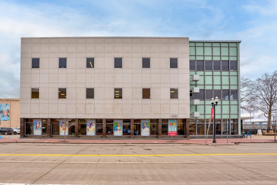 More Photos Of 203 S Washington Ave, Saginaw Medical For Lease