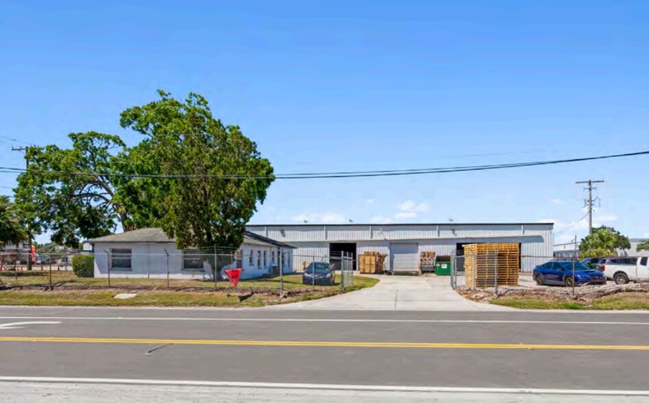 More Photos Of 7211 Anderson Rd, Tampa Warehouse For Lease
