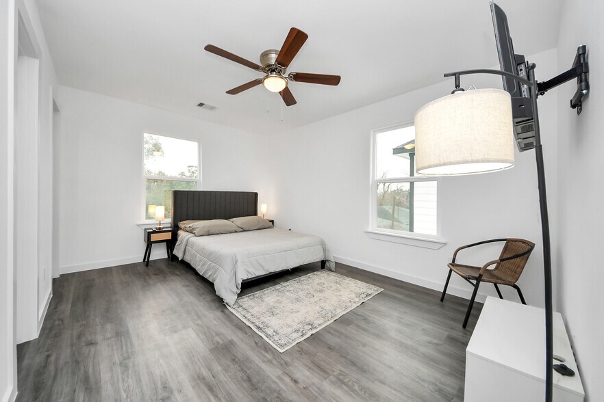 More Photos Of , Houston Multifamily For Sale