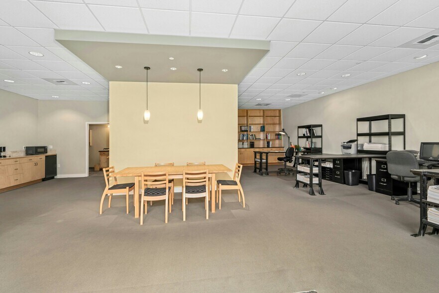 More Photos Of 3121 W Government Way, Seattle Apartments For Sale