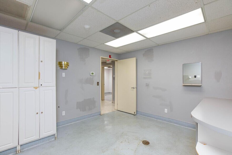 More Photos Of 872 E Sahara Ave, Las Vegas Medical For Lease