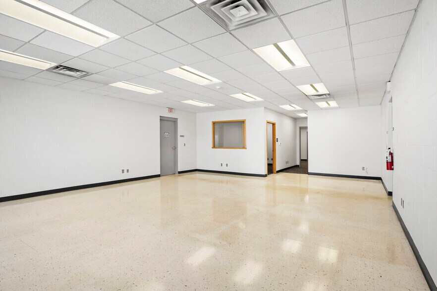 More Photos Of 4811 Curtis Rd, Dodgeville Warehouse For Sale