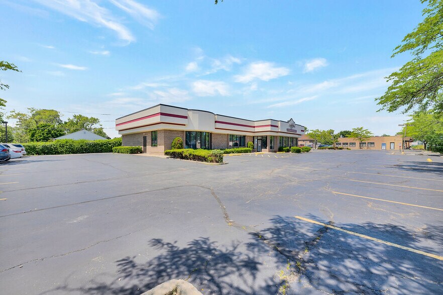 More Photos Of 9300 Waukegan Rd, Morton Grove Medical For Sale