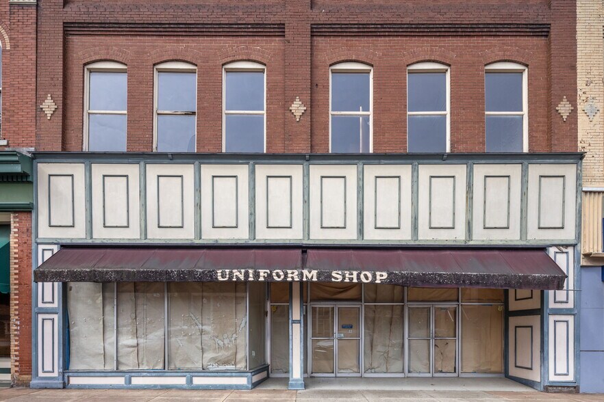 More Photos Of 203 N Court St, Florence Department Store For Sale