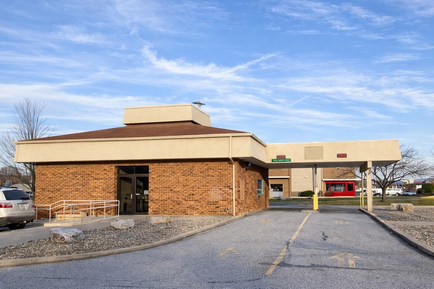 More Photos Of 835 E Bishop St, Bellefonte Bank For Lease