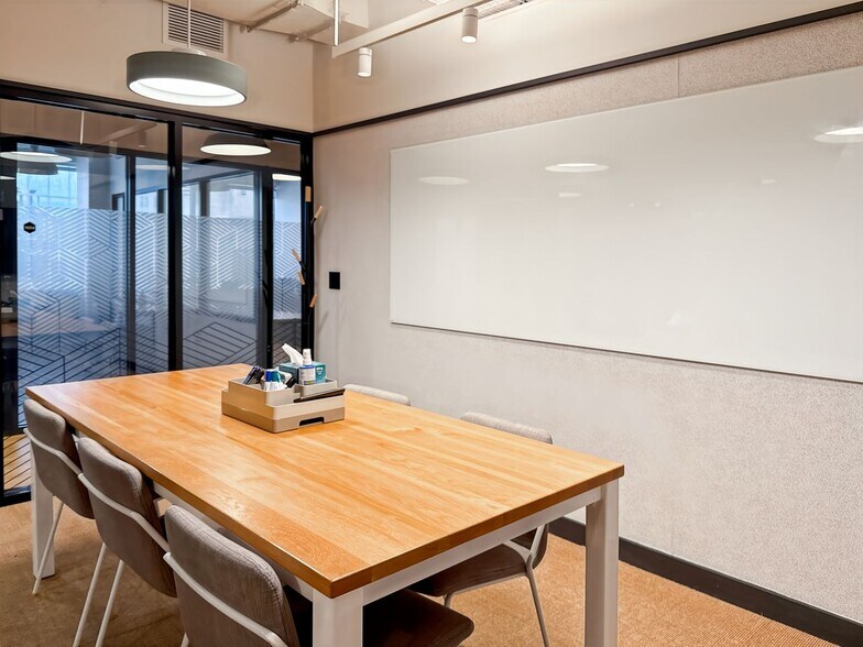 More Photos Of 128 S Tryon St, Charlotte Coworking Space