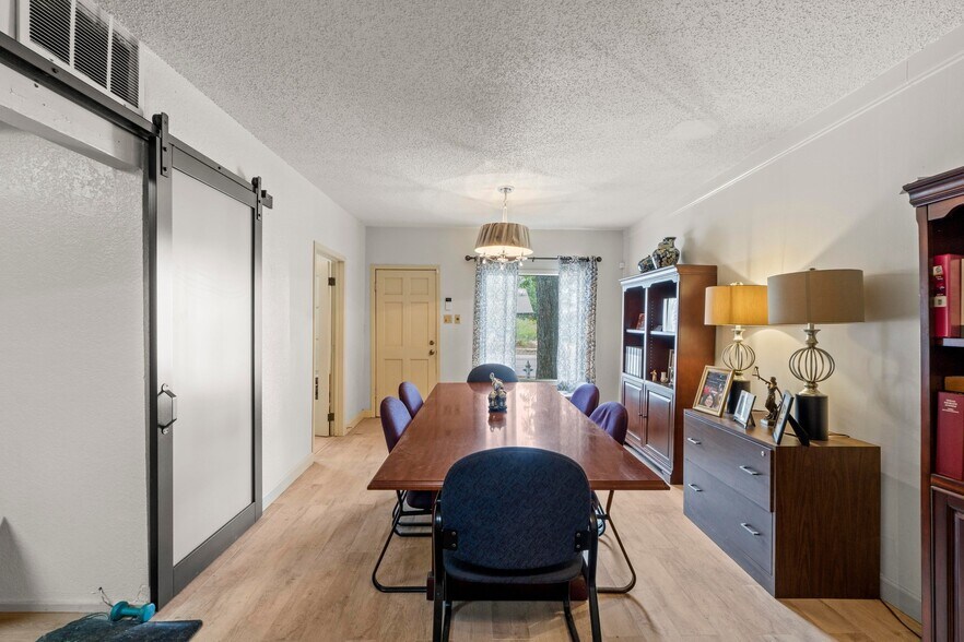 More Photos Of 2117 E Cesar Chavez St, Austin Office Residential For Sale