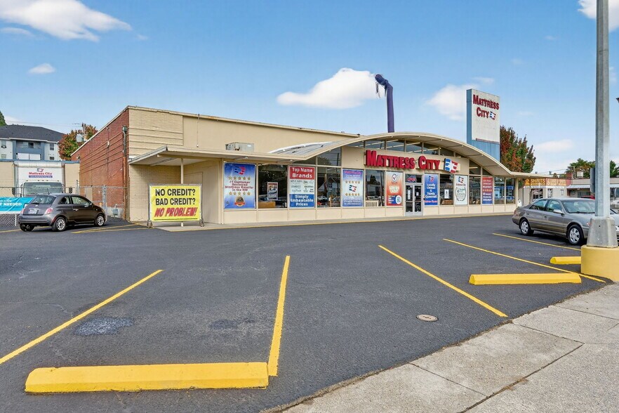 More Photos Of 175 SE Baseline St, Hillsboro Showroom For Sale