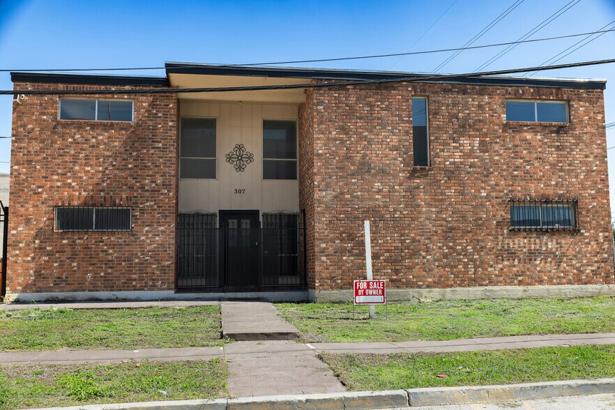 More Photos Of 307-311 Lombrano St, San Antonio Warehouse For Sale