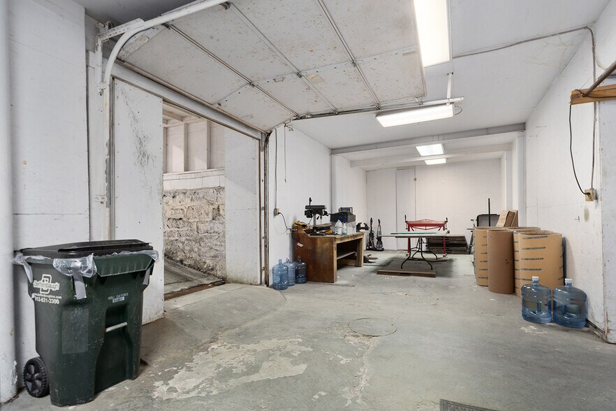 More Photos Of 814 Brooklyn Ave, Kansas City Warehouse For Sale
