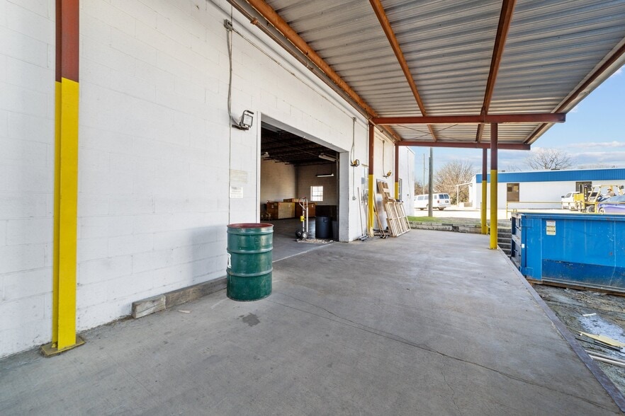 More Photos Of 206 E Frazier Ave, Liberty Unknown For Lease