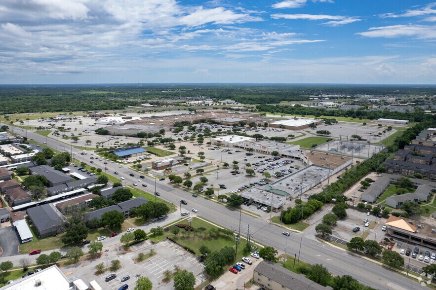 More Photos Of 1508 Harvey Rd, College Station Department Store For Sale