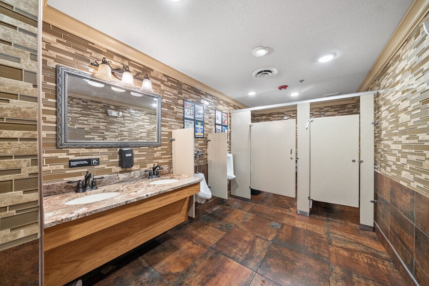 More Photos Of 1420 Interstate Dr, Cookeville Restaurant For Sale