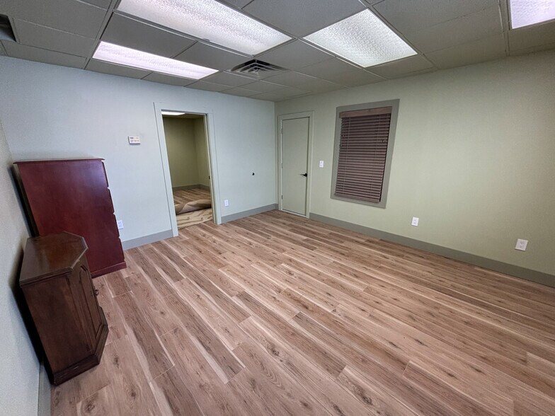 More Photos Of 1805-1811 Sawmill Pky, Huron Warehouse For Sale