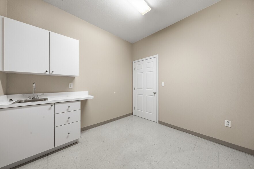 More Photos Of 401 W Interlake Blvd, Lake Placid Office For Sale