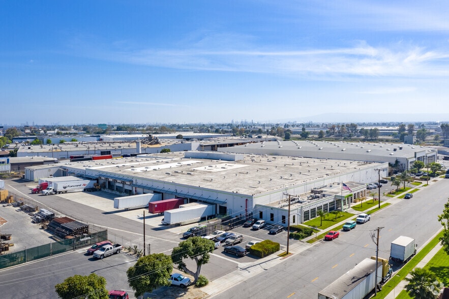 More Photos Of 19201 S Reyes Ave, East Rancho Dominguez Warehouse For Lease