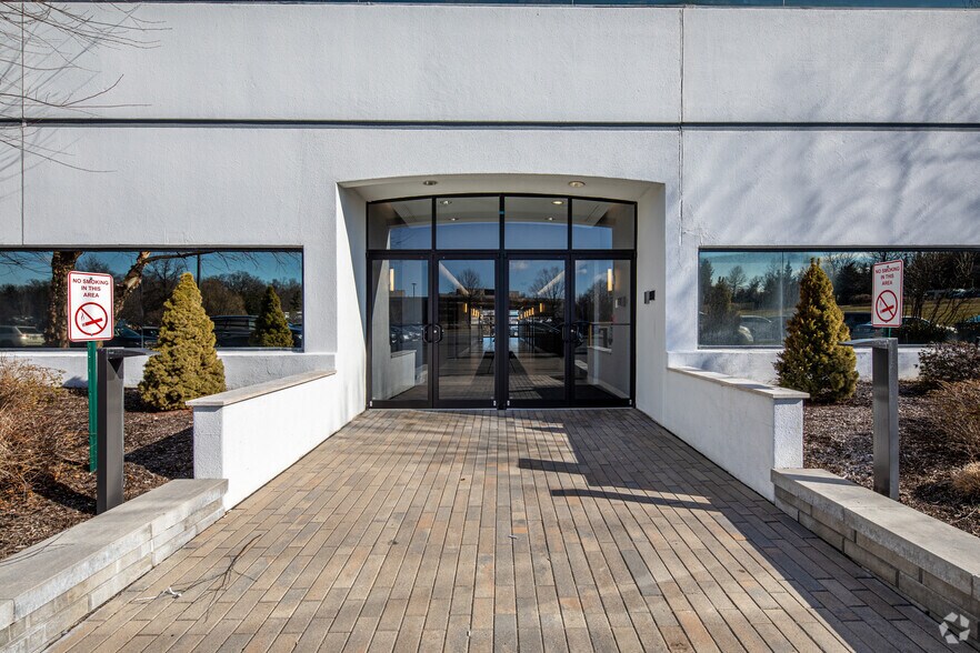 More Photos Of 5 Becker Farm Rd, Roseland Office For Lease