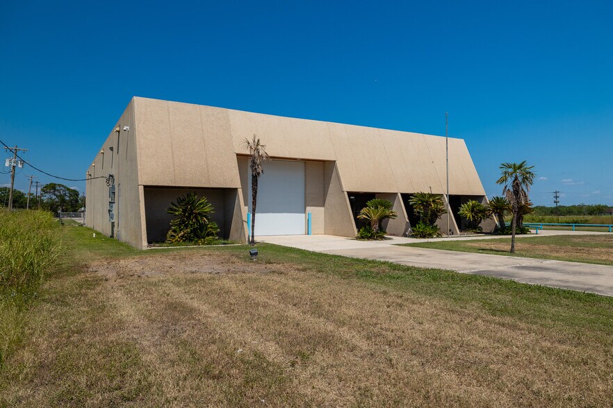 More Photos Of 8276 N SH 16, Poteet Distribution For Sale
