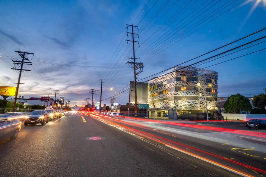 More Photos Of 2434 Lincoln Blvd, Venice Loft Creative Space For Lease