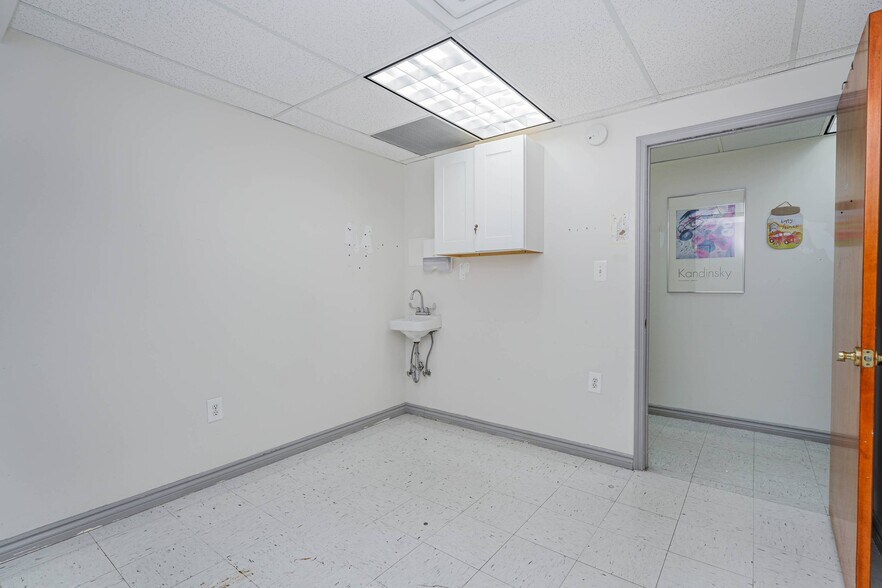 More Photos Of 3041 Avenue U, Brooklyn Medical For Lease