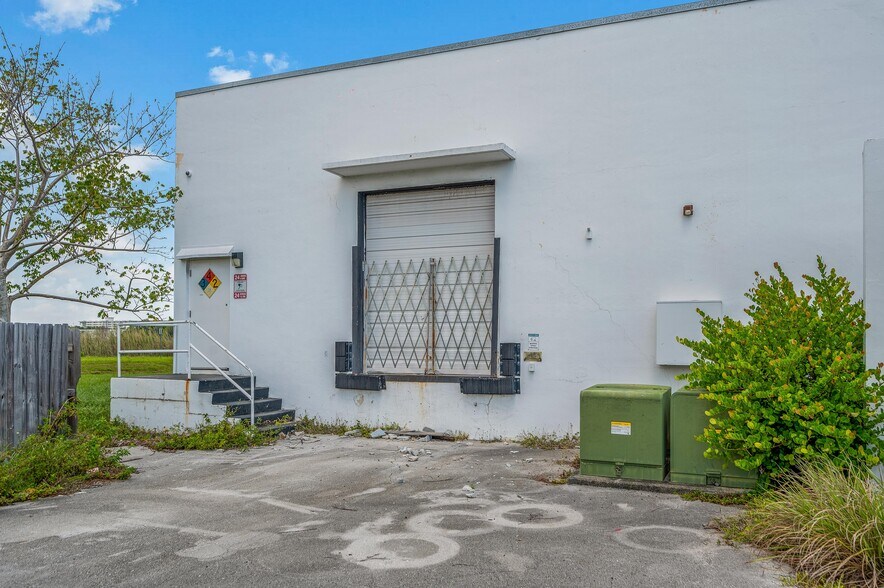 More Photos Of 3041 Gateway Dr, Pompano Beach Warehouse For Sale
