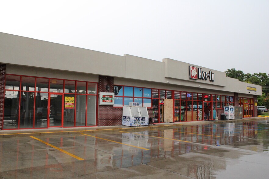 Primary Photo Of 2611 W 7th St, Hattiesburg Service Station For Lease